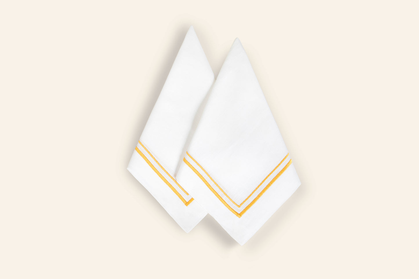 Timeless napkins with yellow roll